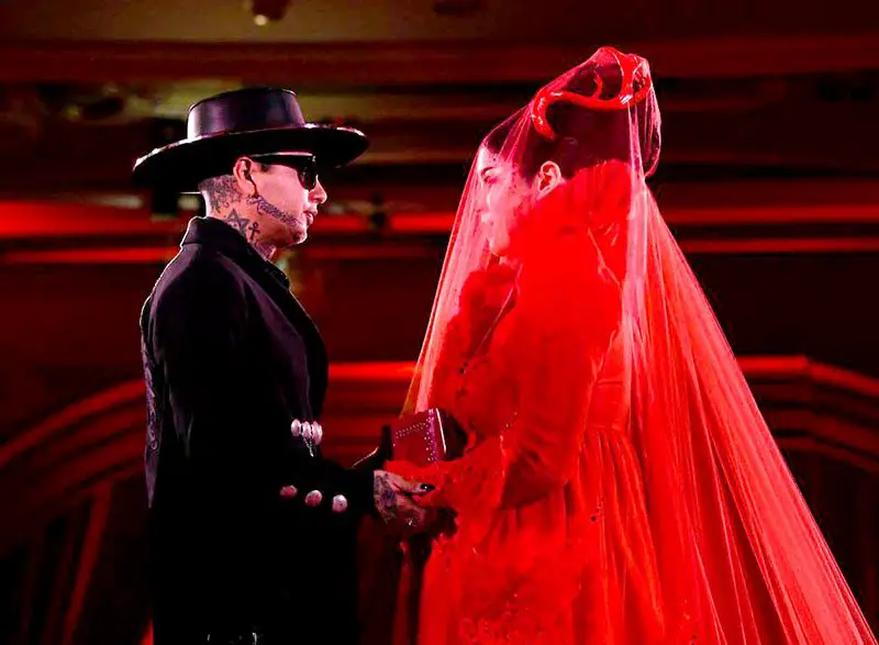 photos-from-kat-von-d-s-wedding-all-the-gothic-details